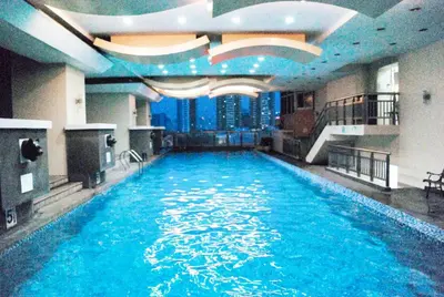 a large swimming pool in a hotel room at Brianna's haven property rental in Manila