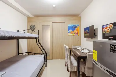 a room with a bunk bed and a dining room at Shore Residences Tower D - 2 Bunkbed Ideal for 6 guests in Manila