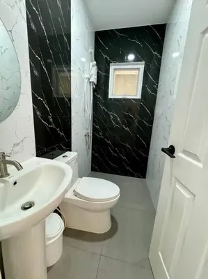 a bathroom with a white toilet and a sink at Casa Leonardo-Bel Air 4 in Santa Rosa