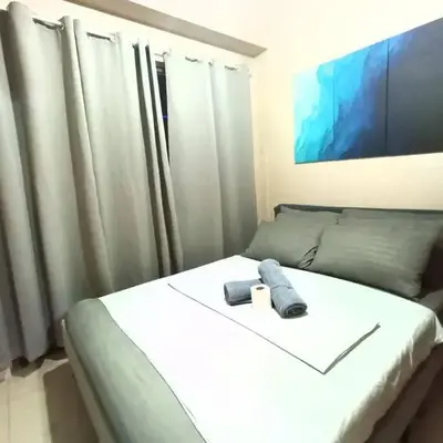 1 Bedroom with Balcony Near MOA