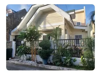 a house with plants in front of a fence at Florie's Home in Santa Rosa