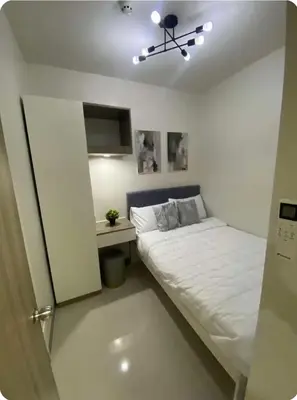 a bedroom with a bed and a ceiling fan at Elegant Suite Near Mall of Asia & Naia Airport in Manila