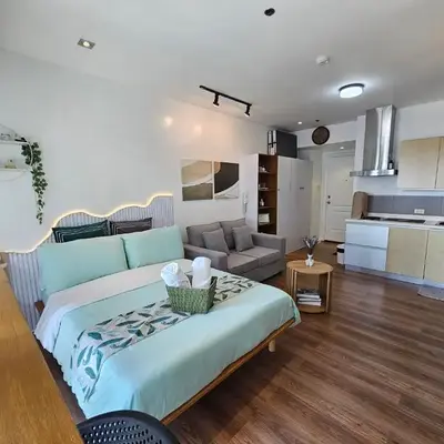Lil' Olive Spot at SOHO Central Condo in front of Edsa Shangri-la Mall