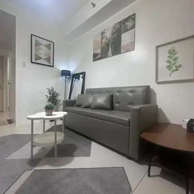 Minamalist modern Condo with Chic touches 