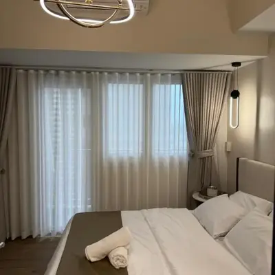 New 1BR Condo Near Venice Canal & BGC with Balcony - 7e