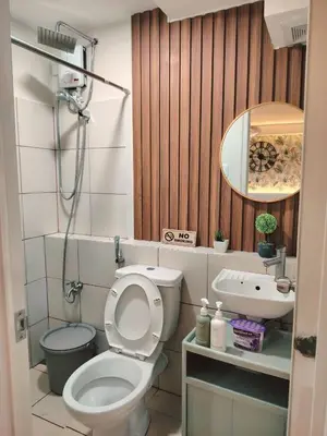 a bathroom with a toilet and a sink at Cadence Place 2BR Pasig Condo for upto 6pax with Free Parking in Manila