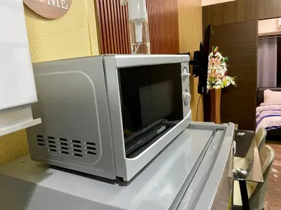 a microwave sitting on top of a counter at Makati Ayala luxury Stylish Uncle Sam condo Gym Swim Park 300 Mb 2641 in Manila