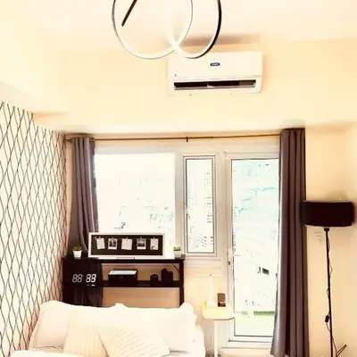 High Rise Haven in Makati with Balcony and View