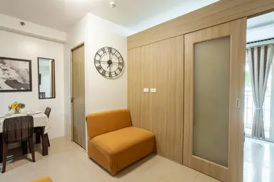 Gallery image of Shore Residences Tower D - 2 Bedroom with Pool view Near Moa and Naia in Manila