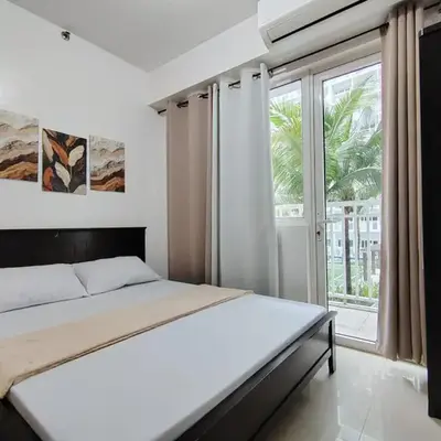 Shore Residences Tower D - 2 Bedroom with Pool view Near Moa and Naia