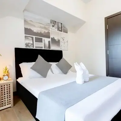 LUXX Suites McKinley with fast WIFI in BGC