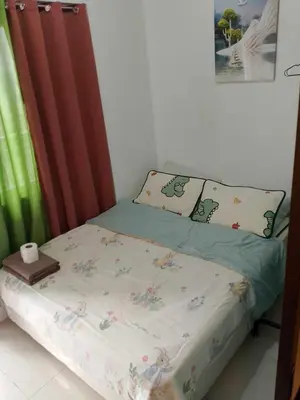 a small bed in a room with a bedskirtspectspectspects at Affordable unit near MOA walking distance to picc in Manila