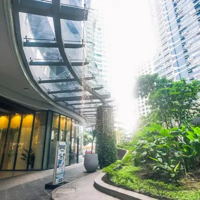2 BR Air condo Makati Penthouse SwimGym 300Netflix 5249