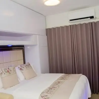 Stylish Condo at Shore 2 Residences near MOA & Airport