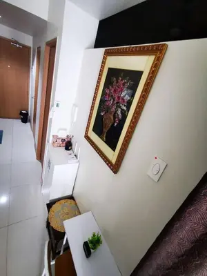 a painting of a vase of flowers on a wall at Aldo shore 3 tower 2 mall of Asia in Manila