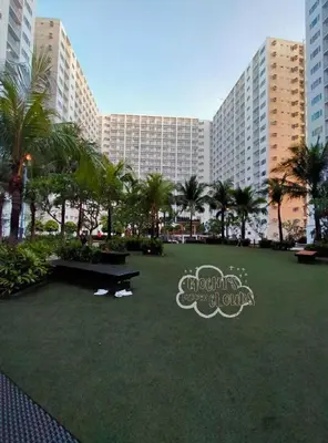 a large park with palm trees and buildings at Condotel with Balcony Near Airport and MOA with Games & Karaoke in Manila