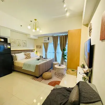 Staycation in viceroy mckinley near venice grand canal