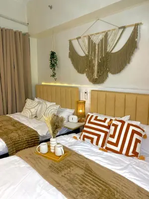 two beds in a hotel room with two beds sidx sidx sidx at Cozy Vibes near MOA & NAIA AIRPORT with NETFLIX,MINIVIDEOKE,BOARDGAMES-DUXE4 in Manila