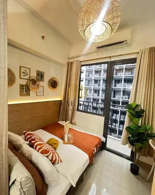 a bedroom with a bed and a large window at Cozy Vibes near MOA & NAIA AIRPORT with NETFLIX,MINIVIDEOKE,BOARDGAMES-DUXE6 in Manila