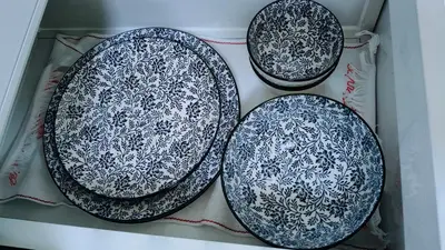 four blue and white plates in a drawer at Tessa's Place Staycation in Biñan