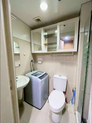a small bathroom with a toilet and a sink at Shell Residence Tower A 250A in Manila