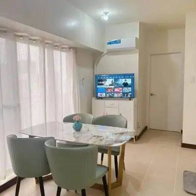 Tan condo city view 01