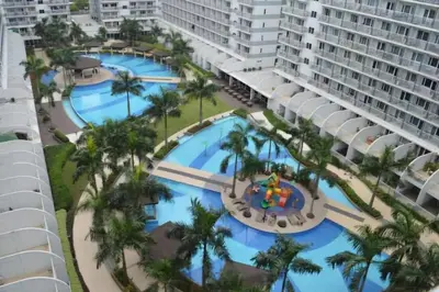 an aerial view of the pool at the resort at Spacious 2br 110sqm, near MOA, PS4, Printer in Manila