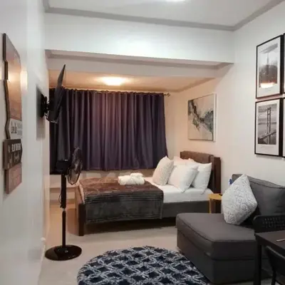 Downtown Makati Malls and Bars at your doorsteps