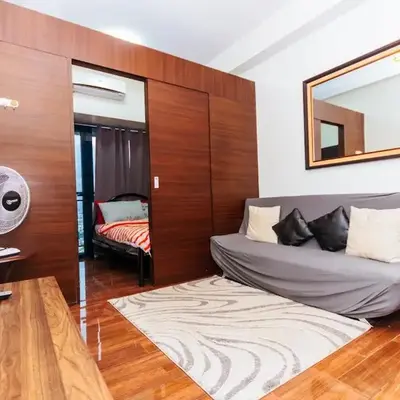 Penthouse Perfection 5515 in Air condo Makati 300 Mbps Gym Swim Park Laugh HI speed internet