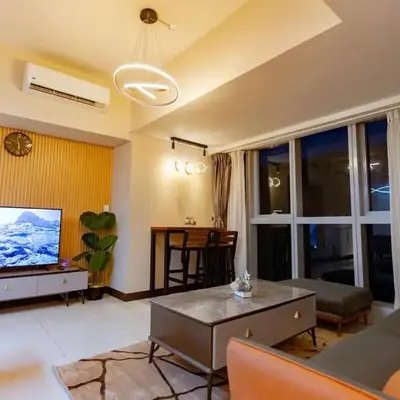 Spacious 3BR Suite in Uptown BGC with King Size Bed