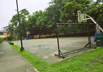 an empty basketball court with a basketball hoop at Spacious & Cozy 1-Bedroom, Sleeps 2-4 in Manila