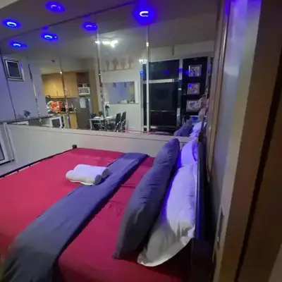 257-1BR 2 Queen size bed 1sofa bed 1 extra matress
