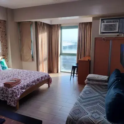 Kylie and Drew Room Near Airport