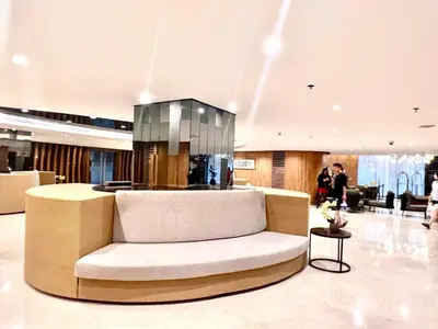 a lobby with a couch in the middle of a building at MOA - Pasay Cheap Accommodation in Manila