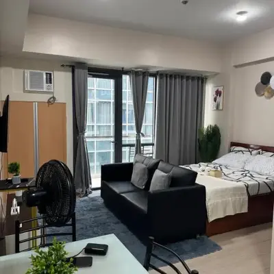 81 Newport Boulevard Condominium across International Airport Terminal 3 C1-4C
