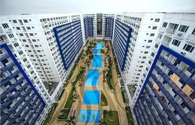 an overhead view of a courtyard between two tall buildings at RE Staycations in Manila