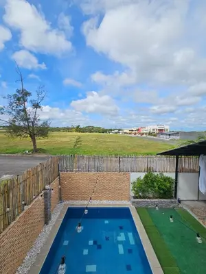 a swimming pool in a yard with a fence at \ub098\uc774\uc2a4\uace8\ud504\ud154 \uc774\uae00\ub9bf\uc9c0\uace8\ud504\uc7a5 in General Trias
