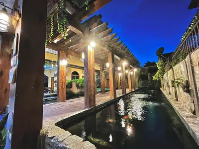 Gallery image of Koi Empire Bed and Breakfast in Santa Rosa