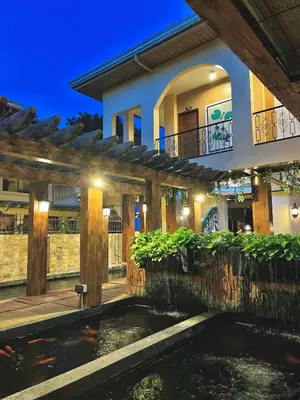 Gallery image of Koi Empire Bed and Breakfast in Santa Rosa