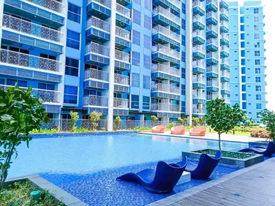a swimming pool in front of a large apartment building at Spacious & Luxury 1BR near Solaire, Okada, Airport in Manila