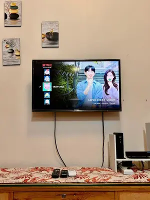 a flat screen tv hanging on a wall at staycation near manila airport across NAIA terminal 3,13 min drive to terminal 2 and 1, Vexy Condotel located at 101 newport manila in Manila