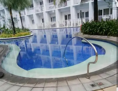 a swimming pool at a hotel at Shore Residences Mall of Asia in Manila