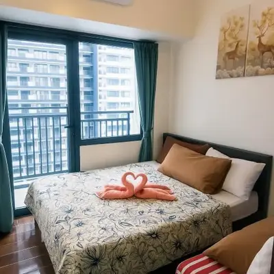 The Giggle Spot Cozy Makati Hideaway Pool & Gym 2270