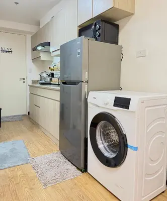 a kitchen with a washing machine and a washer at Skyline Hideout in Sampong