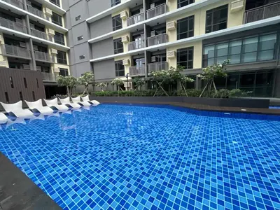 a large blue swimming pool in front of a building at 1BR with Queen Bed and Balcony, Walk to Okada in Manila