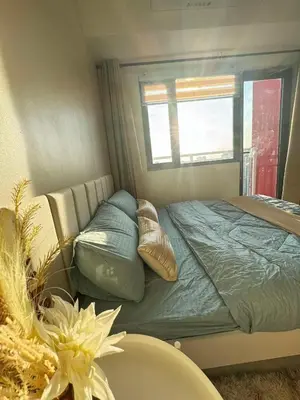 a small bedroom with a bed with a window at Casa Aotea in Sampong