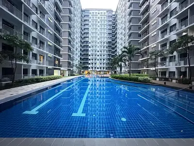an empty swimming pool in an apartment building at Casa De Ciudad - Shore Residences MOA PASAY in Manila