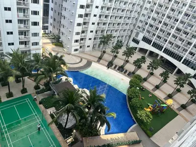 an overhead view of a pool with palm trees and buildings at Mango Room near MOA STARCITY 2 Beds in Manila