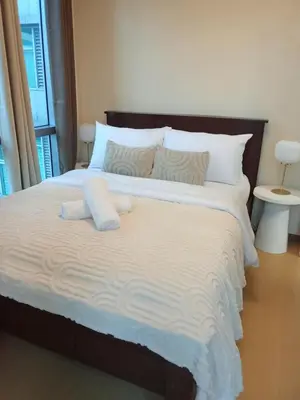 a large bed with two pillows on top of it at Cozy Avant BGC 1Br Sleeps 4 in Manila