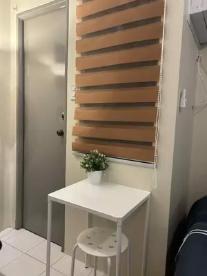 a white table and two stools in a room at Casa En El Sur in Santa Rosa